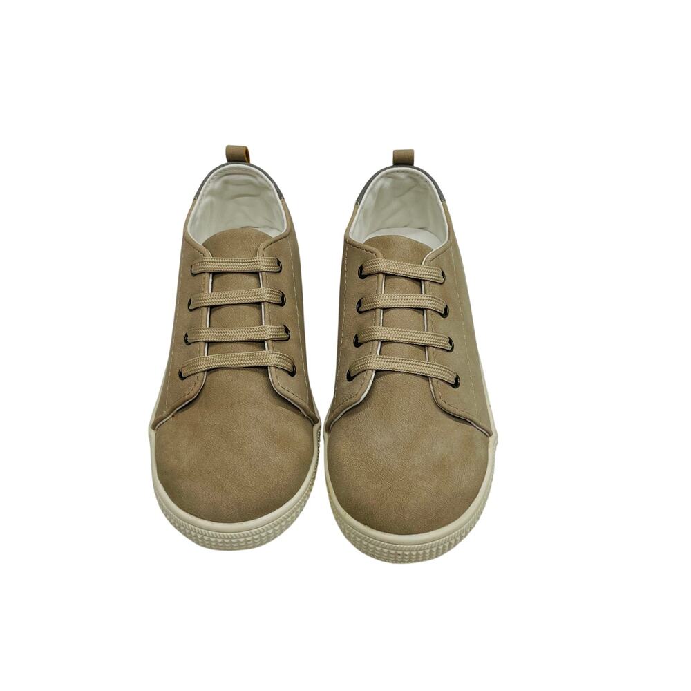 NWT Baby Deer Size 9 Lennon Sneakers
